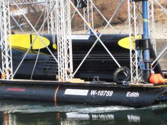 25.2.2010 Strom Boje wird aus dem Wasser gehoben 25.2.2010 Strom Boje wird aus dem Wasser gehoben