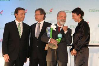 8.11.2010 F. Mondl bei der Überreichung des Preises 8.11.2010 F. Mondl bei der Überreichung des Preises